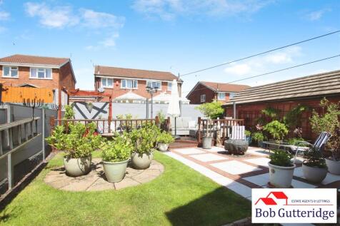 ENCLOSED REAR GARDEN