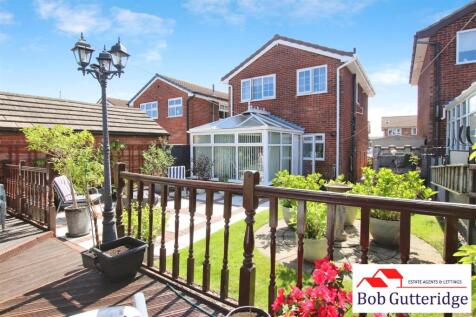 ENCLOSED REAR GARDEN