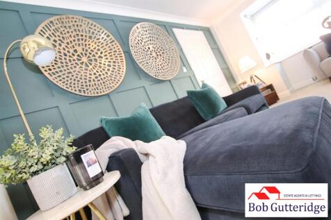 BAY FRONTED LOUNGE