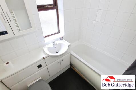 FIRST FLOOR BATHROOM
