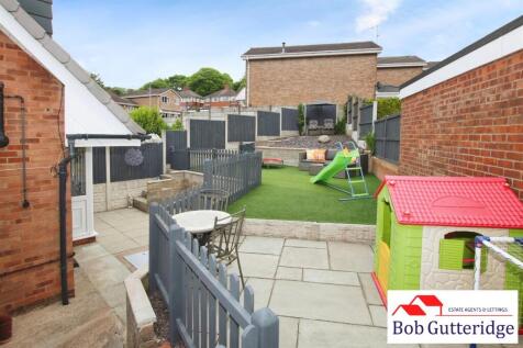 ENCLOSED REAR GARDEN