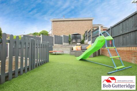 ENCLOSED REAR GARDEN
