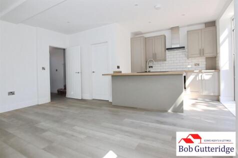 FITTED OPEN PLAN KITCHEN/DINER/FAMILY ROOM