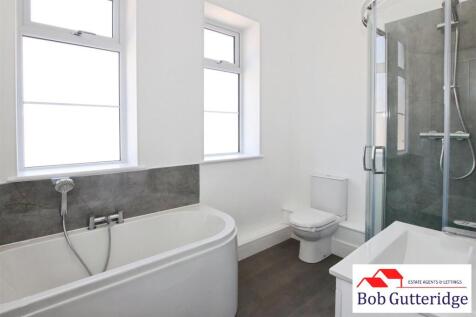 LUXURY FOUR PIECE FIRST FLOOR BATHROOM