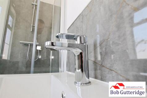 LUXURY FOUR PIECE FIRST FLOOR BATHROOM