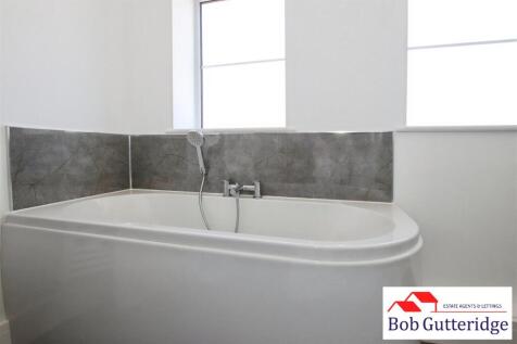 LUXURY FOUR PIECE FIRST FLOOR BATHROOM
