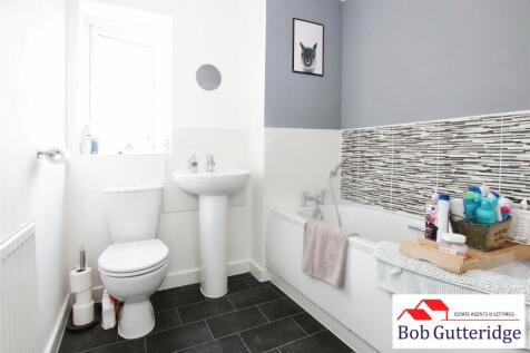 FIRST FLOOR BATHROOM