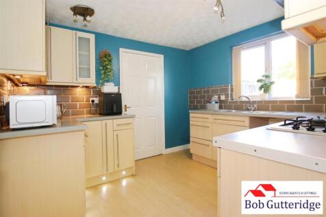 MODERN FITTED KITCHEN