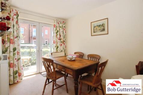 OPEN PLAN LOUNGE/DINING ROOM