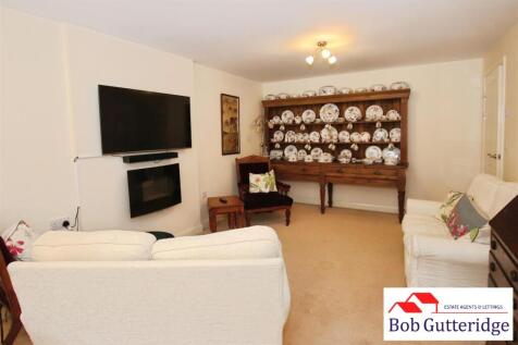 OPEN PLAN LOUNGE/DINING ROOM