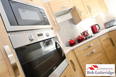 FITTED KITCHEN