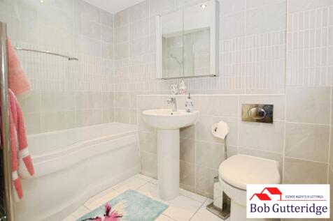 FULLY TILED LUXURY BATHROOM