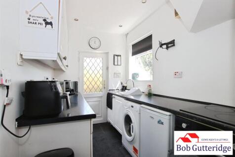 FITTED KITCHEN