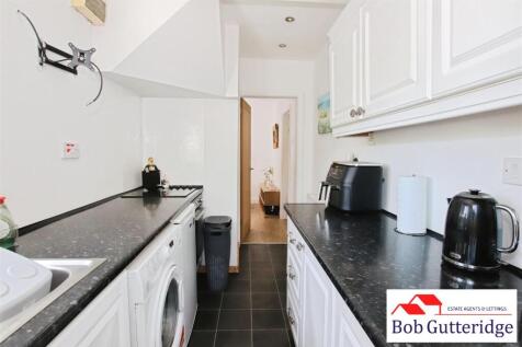 FITTED KITCHEN
