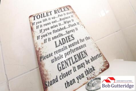 FIRST FLOOR BATHROOM