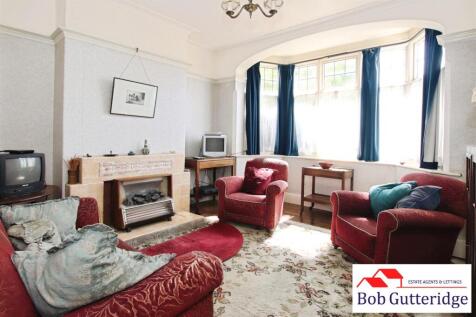 BAY FRONTED SITTING ROOM