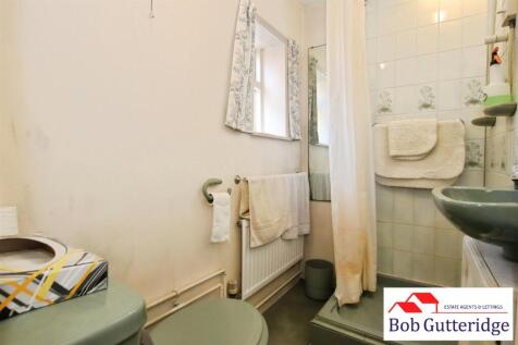 GROUND FLOOR SHOWER ROOM
