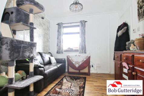 OPEN PLAN FITTED KITCHEN/DINING ROOM