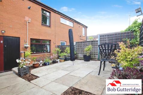 ENCLOSED REAR GARDEN