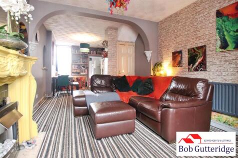 OPEN PLAN LOUNGE / DINING ROOM