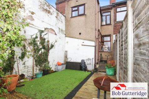 ENCLOSED REAR GARDEN