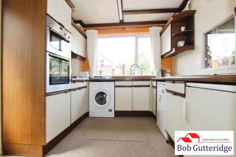 FITTED KITCHEN