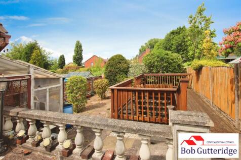 ENCLOSED REAR GARDEN