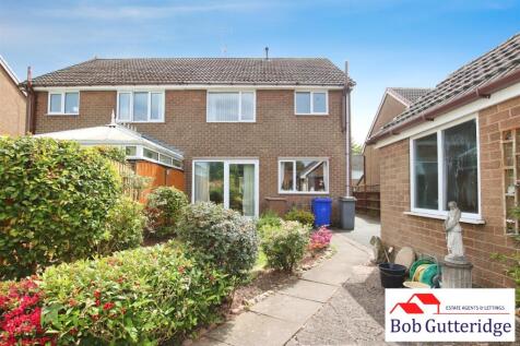 ENCLOSED REAR GARDEN
