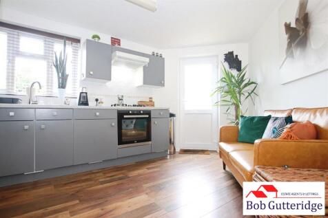 OPEN PLAN FITTED KITCHEN / DINING ROOM