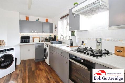 OPEN PLAN FITTED KITCHEN / DINING ROOM