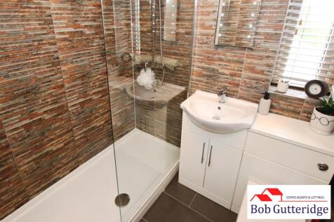 LUXURY FIRST FLOOR SHOWER ROOM