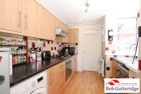 FITTED KITCHEN