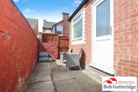 ENCLOSED REAR YARD