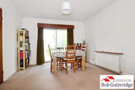 OPEN PLAN LOUNGE / DINING ROOM