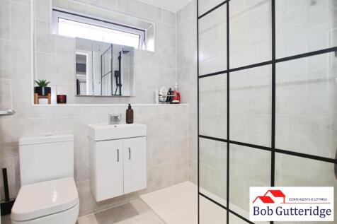 FIRST FLOOR SHOWER ROOM