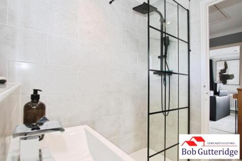 FIRST FLOOR SHOWER ROOM