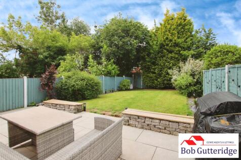 ENCLOSED REAR GARDEN