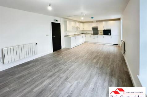 OPEN PLAN FITTED KITCHEN/LOUNGE/DINING ROOM