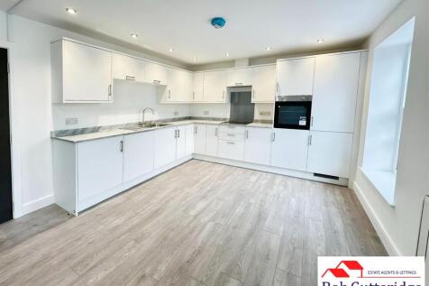 OPEN PLAN FITTED KITCHEN/LOUNGE/DINING ROOM