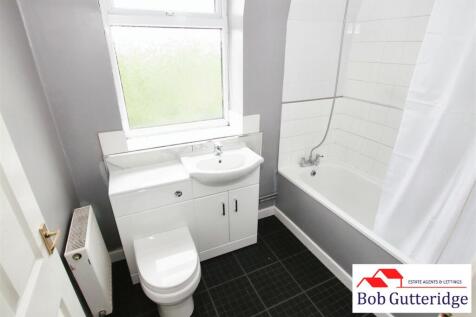 FIRST FLOOR BATHROOM