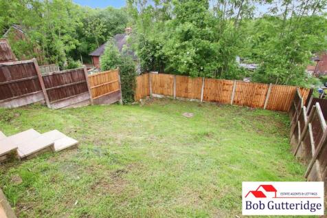 ENCLOSED REAR GARDEN