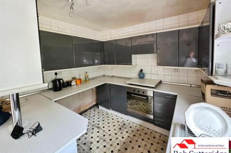 FITTED KITCHEN / DINING ROOM