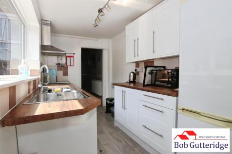 FITTED KITCHEN