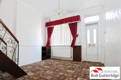 THROUGH LOUNGE / DINING ROOM