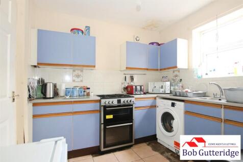 FITTED KITCHEN