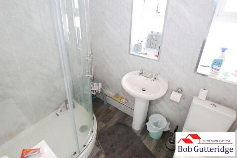 FIRST FLOOR BATHROOM
