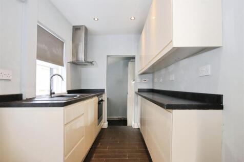 FITTED KITCHEN