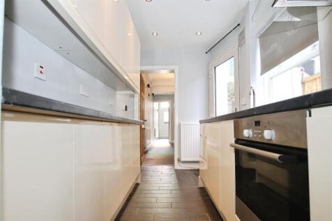 FITTED KITCHEN