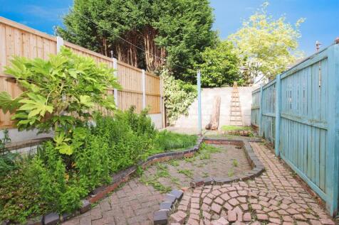 ENCLOSED REAR YARD