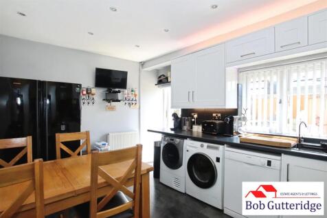 FULL WIDTH FITTED KITCHEN / DINING ROOM